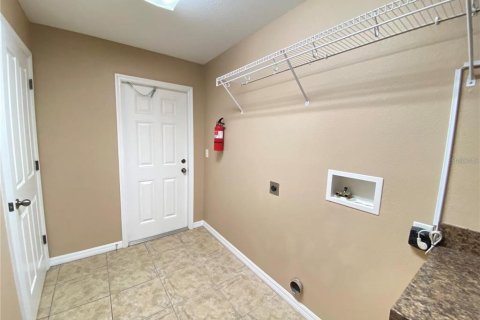 Appartement à louer à Zephyrhills, Floride: 2 chambres, 75.62 m2 № 2116200 - photo 5