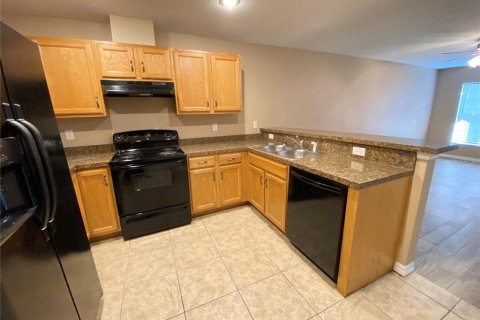 Appartement à louer à Zephyrhills, Floride: 2 chambres, 75.62 m2 № 2116200 - photo 3