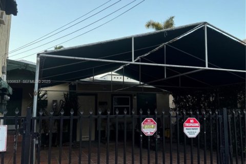 Снять в аренду квартиру в Майами, Флорида 1 спальня, № 1991742 - фото 1