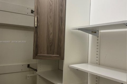 Снять в аренду квартиру в Майами, Флорида 1 спальня, № 1991742 - фото 11