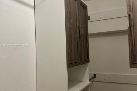 Снять в аренду квартиру в Майами, Флорида 1 спальня, № 1991742 - фото 12