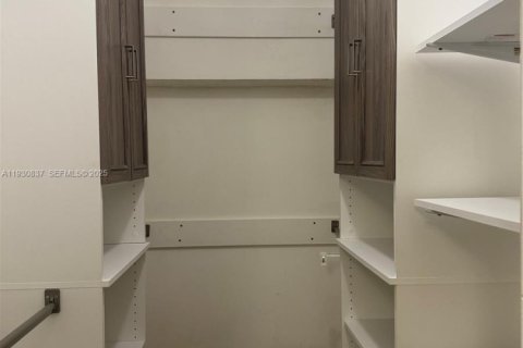 Снять в аренду квартиру в Майами, Флорида 1 спальня, № 1991742 - фото 13