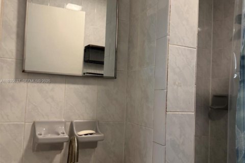 Снять в аренду квартиру в Майами, Флорида 1 спальня, № 1991742 - фото 14