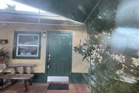 Снять в аренду квартиру в Майами, Флорида 1 спальня, № 1991742 - фото 2