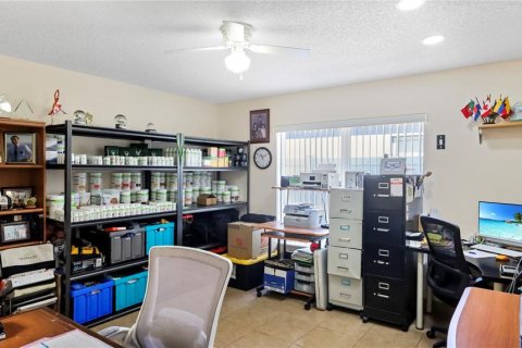 House in Orlando, Florida 4 bedrooms, 203.64 sq.m. № 1725542 - photo 17
