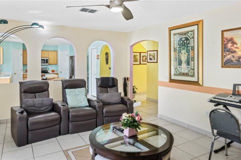 House in Orlando, Florida 4 bedrooms, 203.64 sq.m. № 1725542 - photo 14