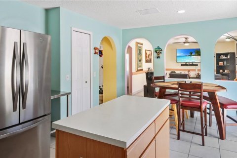 House in Orlando, Florida 4 bedrooms, 203.64 sq.m. № 1725542 - photo 9