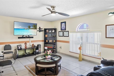 House in Orlando, Florida 4 bedrooms, 203.64 sq.m. № 1725542 - photo 11