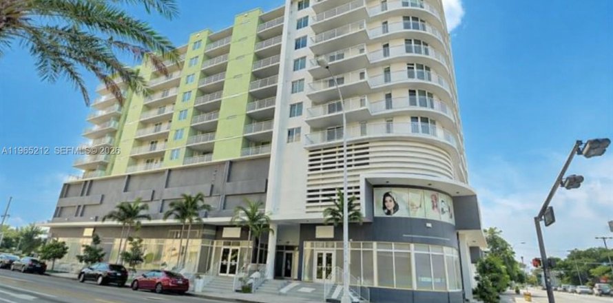 Condominio en Miami, Florida, 2 dormitorios  № 2032026