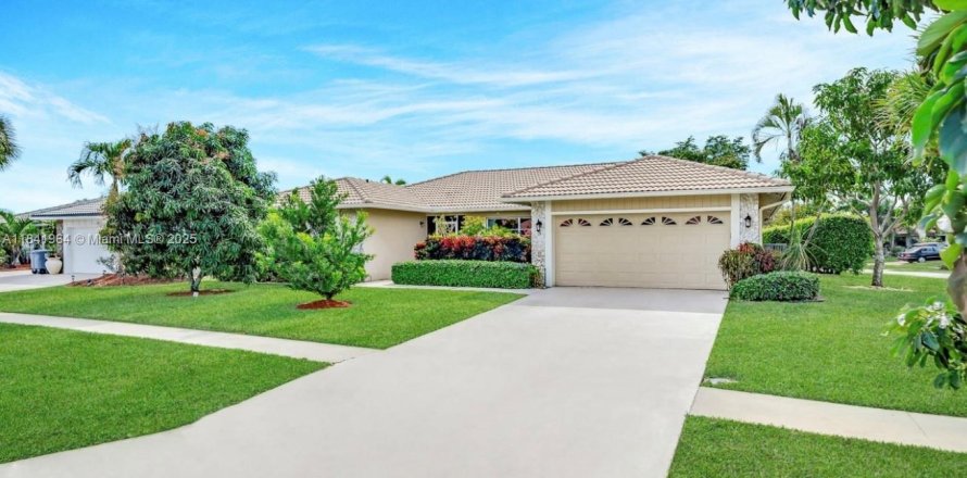 House in Boca Raton, Florida 3 bedrooms, 214.6 sq.m. № 1833859