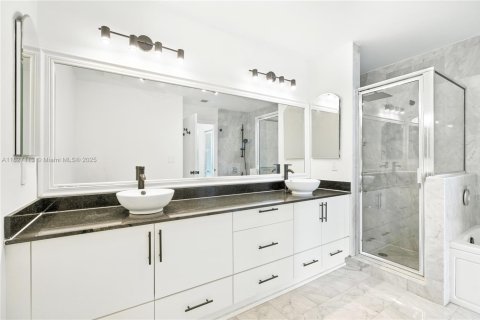 Condominio en venta en Miami, Florida, 3 dormitorios, 140.56 m2 № 1980439 - foto 17
