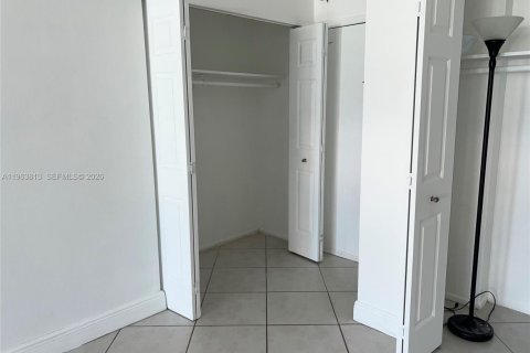 Condo in Miami Beach, Florida, 2 bedrooms  № 2052840 - photo 8