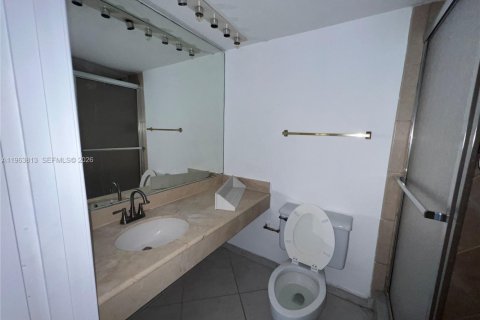 Condo in Miami Beach, Florida, 2 bedrooms  № 2052840 - photo 10