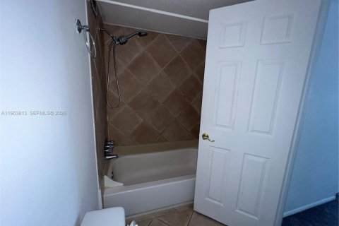 Condo in Miami Beach, Florida, 2 bedrooms  № 2052840 - photo 22