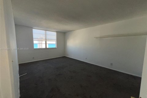 Condo in Miami Beach, Florida, 2 bedrooms  № 2052840 - photo 16