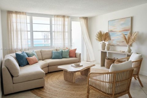 Condo in Miami Beach, Florida, 2 bedrooms  № 2052840 - photo 4