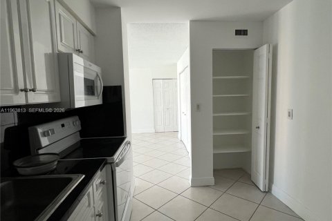 Condo in Miami Beach, Florida, 2 bedrooms  № 2052840 - photo 3