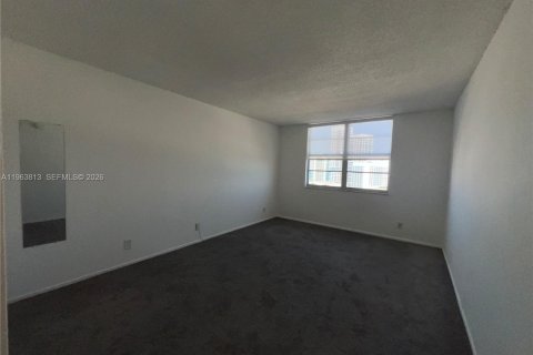 Condo in Miami Beach, Florida, 2 bedrooms  № 2052840 - photo 13