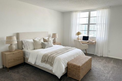 Condo in Miami Beach, Florida, 2 bedrooms  № 2052840 - photo 12