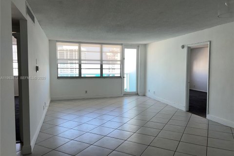 Condo in Miami Beach, Florida, 2 bedrooms  № 2052840 - photo 5