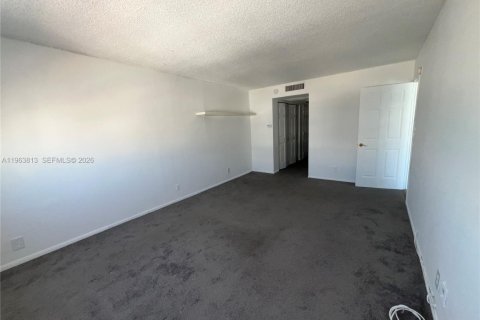 Condo in Miami Beach, Florida, 2 bedrooms  № 2052840 - photo 17