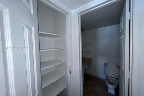 Condo in Miami Beach, Florida, 2 bedrooms  № 2052840 - photo 20