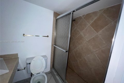 Condo in Miami Beach, Florida, 2 bedrooms  № 2052840 - photo 11