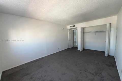 Condo in Miami Beach, Florida, 2 bedrooms  № 2052840 - photo 14