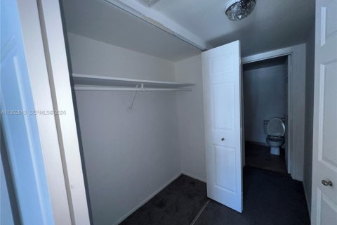 Condo in Miami Beach, Florida, 2 bedrooms  № 2052840 - photo 18