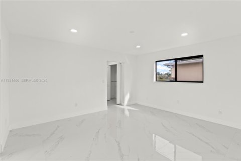 Купить виллу или дом в Пемброк-Пайнс, Флорида 3 спальни, 164.99м2, № 1991042 - фото 26