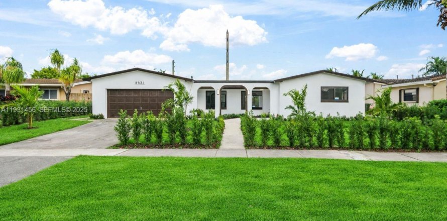 Дом в Пемброк-Пайнс, Флорида 3 спальни, 164.99м2 № 1991042