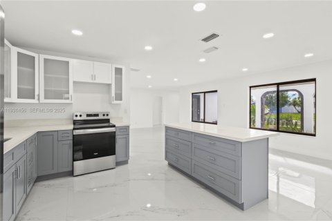 Купить виллу или дом в Пемброк-Пайнс, Флорида 3 спальни, 164.99м2, № 1991042 - фото 3