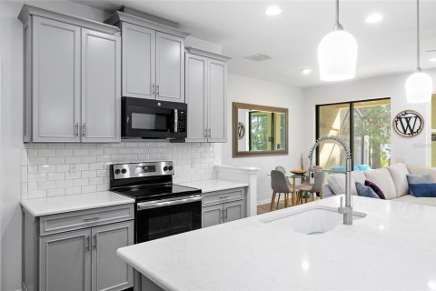 Touwnhouse à vendre à Tampa, Floride: 3 chambres, 157.93 m2 № 2429392 - photo 15