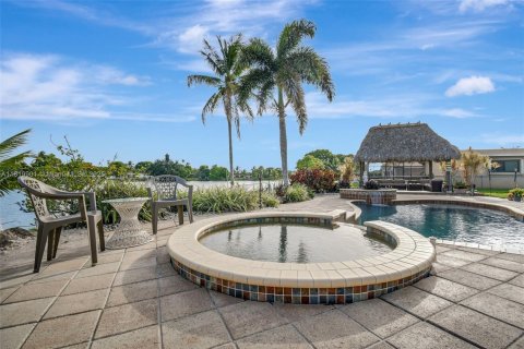 Casa en venta en Pembroke Pines, Florida, 5 dormitorios, 204.94 m2 № 1779431 - foto 21
