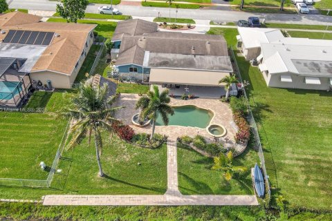 Casa en venta en Pembroke Pines, Florida, 5 dormitorios, 204.94 m2 № 1779431 - foto 11