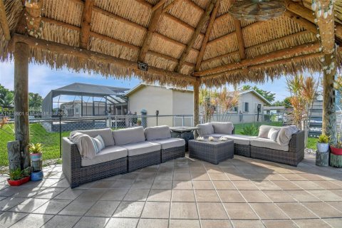 Casa en venta en Pembroke Pines, Florida, 5 dormitorios, 204.94 m2 № 1779431 - foto 23