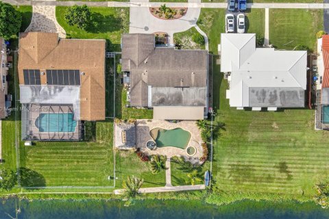 Casa en venta en Pembroke Pines, Florida, 5 dormitorios, 204.94 m2 № 1779431 - foto 12