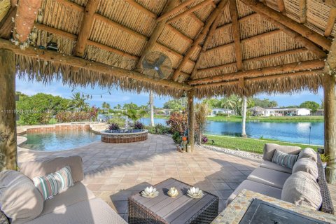 Casa en venta en Pembroke Pines, Florida, 5 dormitorios, 204.94 m2 № 1779431 - foto 24