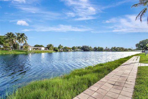 Casa en venta en Pembroke Pines, Florida, 5 dormitorios, 204.94 m2 № 1779431 - foto 27