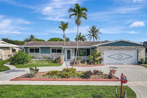 Casa en venta en Pembroke Pines, Florida, 5 dormitorios, 204.94 m2 № 1779431 - foto 1