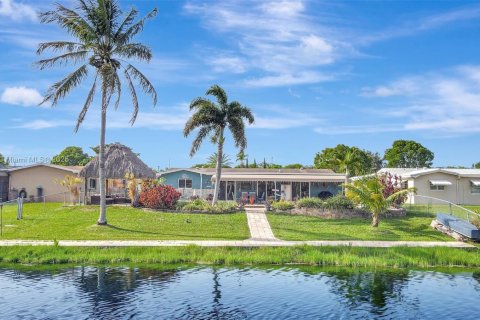 Casa en venta en Pembroke Pines, Florida, 5 dormitorios, 204.94 m2 № 1779431 - foto 13