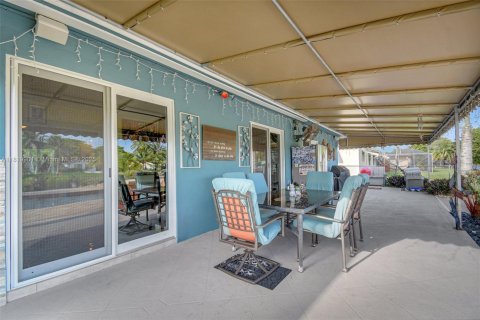 Casa en venta en Pembroke Pines, Florida, 5 dormitorios, 204.94 m2 № 1779431 - foto 17