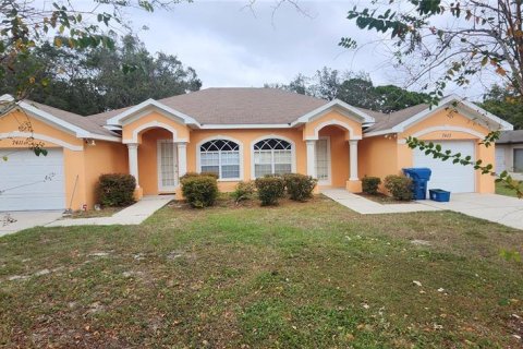 Propiedad comercial en Spring Hill, Florida 4 dormitorios, 199.93 m2 № 2103827