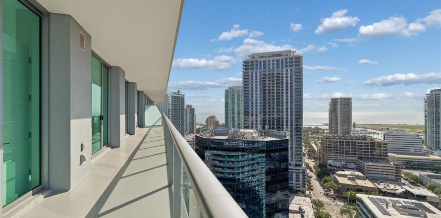 Condominio en Saint Petersburg, Florida, 2 dormitorios № 2217186