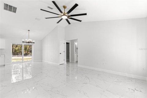 House in Belleview, Florida 3 bedrooms, 107.4 sq.m. № 2226735 - photo 2
