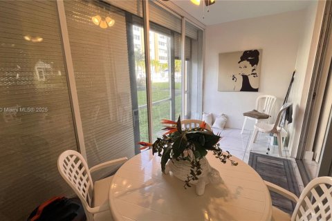 Condo in Hallandale Beach, Florida, 2 bedrooms  № 1748995 - photo 10