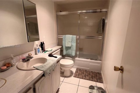 Condo in Hallandale Beach, Florida, 2 bedrooms  № 1748995 - photo 7
