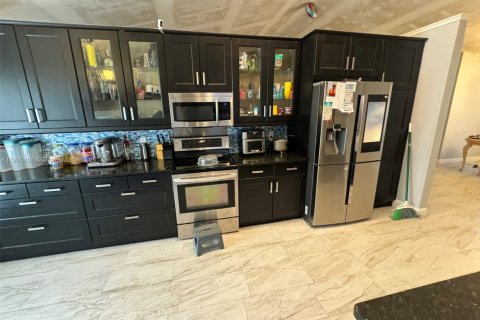 Villa ou maison à vendre à Lauderhill, Floride: 3 chambres, 198.81 m2 № 1956057 - photo 2