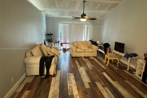 Villa ou maison à vendre à Lauderhill, Floride: 3 chambres, 198.81 m2 № 1956057 - photo 7