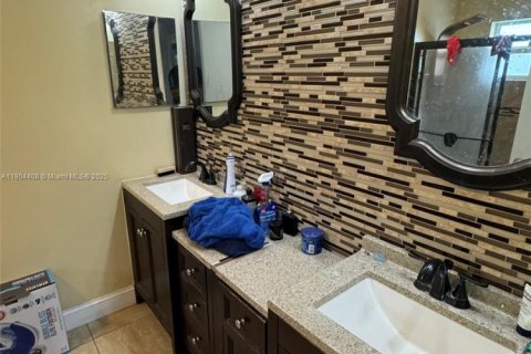 Villa ou maison à vendre à Lauderhill, Floride: 3 chambres, 198.81 m2 № 1956057 - photo 11